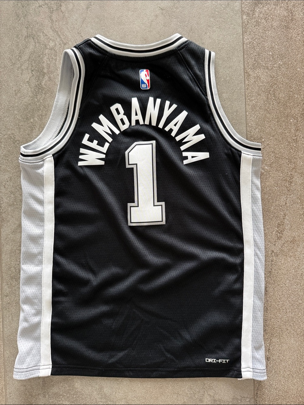 San Antonio Spurs Victor Wembanyama #1 Swingman Icon Jersey - Nike Youth - Picture 3 of 4
